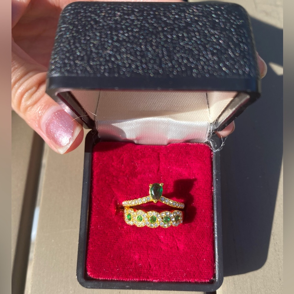 NEW Emerald & Gold Gemstone 2 Piece Ring Set